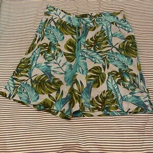 Women’s linen blend tropical shorts!!